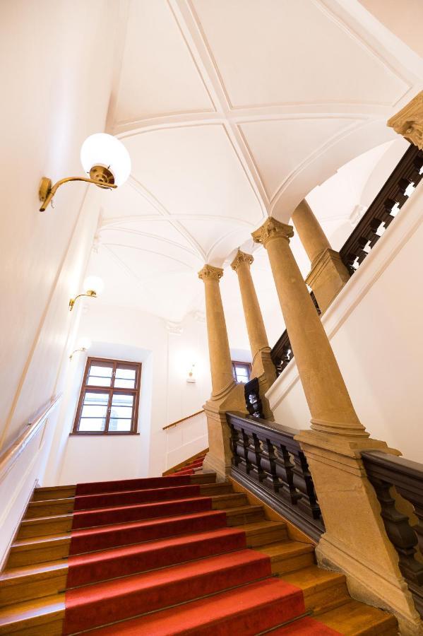 Nove Adalbertinum ฮราเดตสคราโลเว ภายนอก รูปภาพ